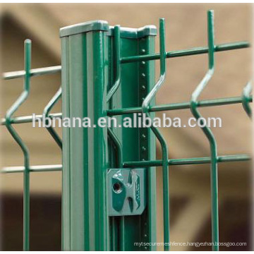 Curvy welded wire mesh fence with 3 folds welded wire mesh fence